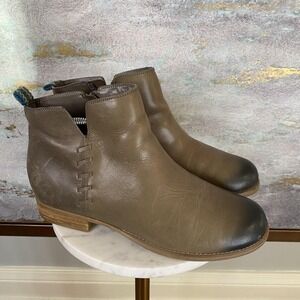 Revitalign Boots Womens Size 10 Brown Leather Ankle Zip Comfort Low Heel Booties